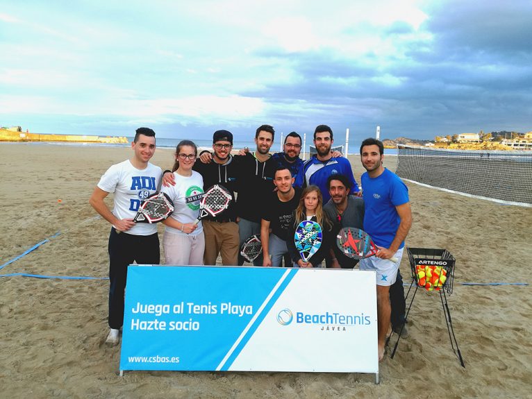 Jugadores de tenis playa en Xàbia