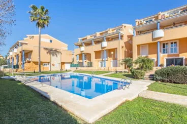 Piscina alquiler MMC Property Services