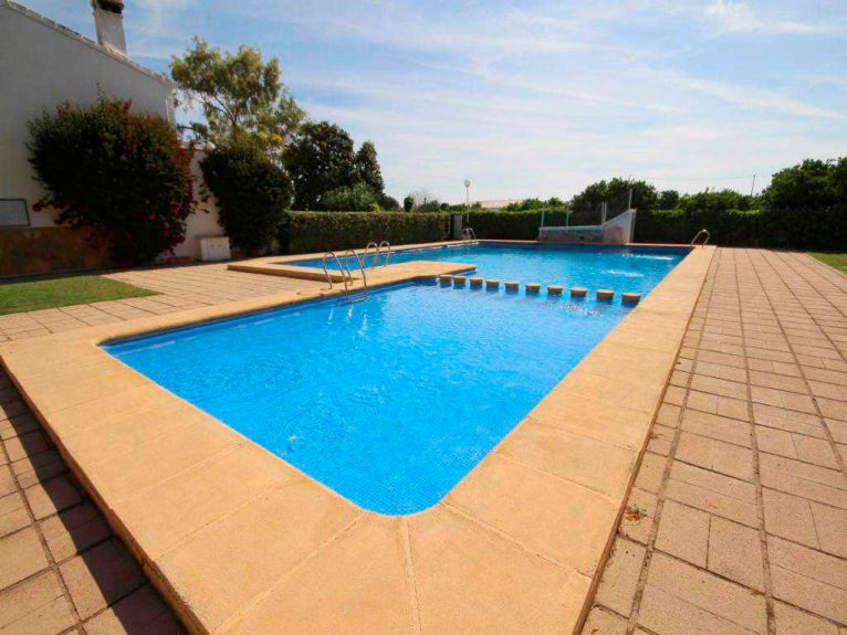 Zwembad van de twee onder één kap woning - Atina-Inmobiliaria