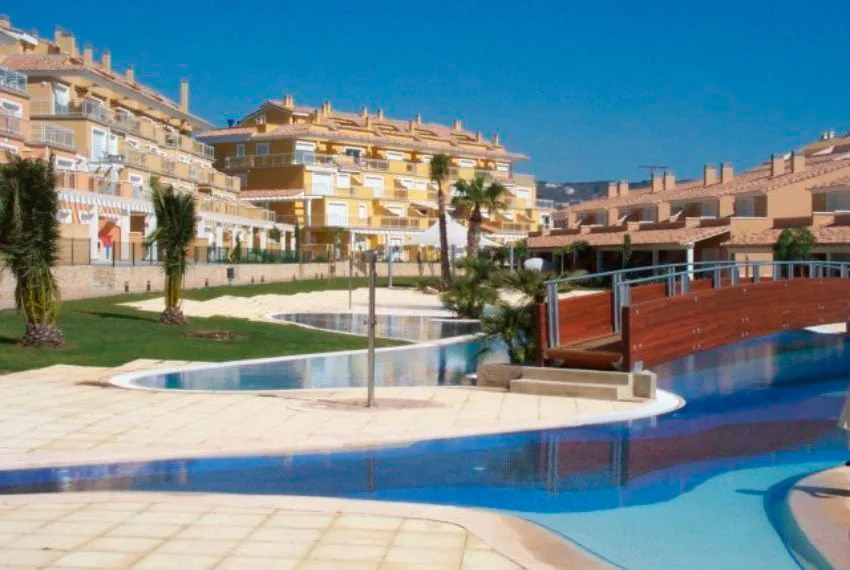Piscina-de-la-urbanizacion-Javea-Houses-Inmobiliria