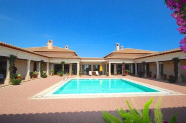 Piscina Villadom Spain