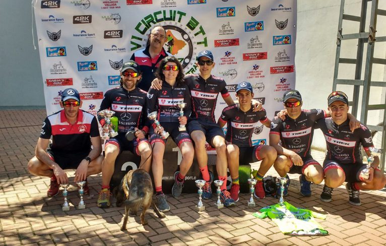 Ciclistas del Xabia's Bike-Visauto en el podio de Xalò