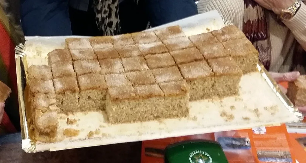 Venta de productos dulces como Coca maría y buñuelos de calabaza