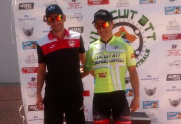 Dani Cepa con el maillot de líder
