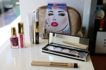 Kaoba sortea un pack de maquillaje con neceser Keenwell.
