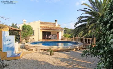 Piscina y jardín MORAGUESPONS Mediterranean Houses
