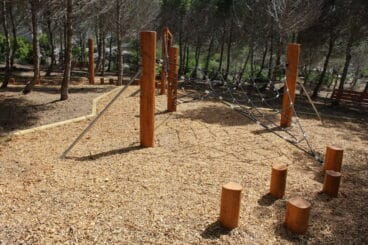 Aparatos en el parque biosaludable del Poble Nou
