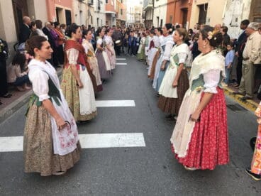 Balladores en la ofrenda de la festa de la Rosa de Benitatxell