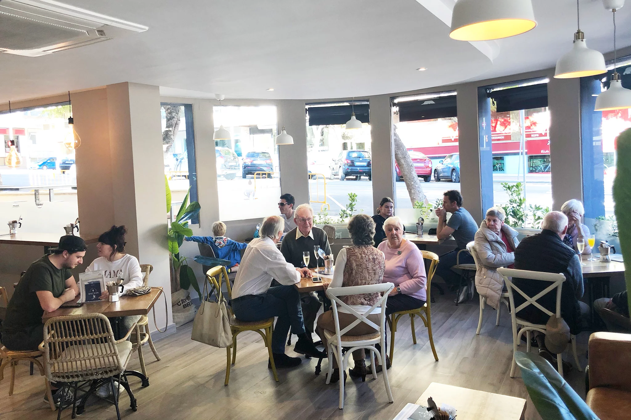 Buen ambiente en Jávea – Nostro Café Costa