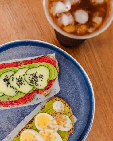 Desayunos, tostadas creativas y smoothies naturales