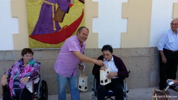 La cofradía obsequia a los mayores