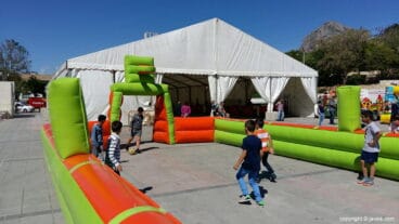 Los más pequeños disfrutan de las actividades en el Día del Niño