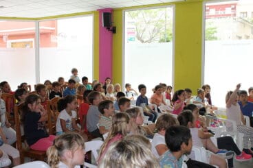 Los niños en la sesión de la Contateca