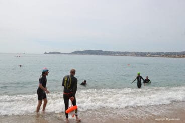 Travesía a nado en recuerdo de los tres ciclistas xabieros