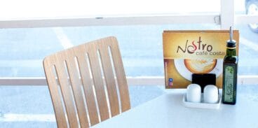 Nostro Café Costa mesa terraza