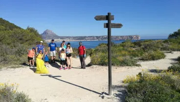 Personas de todas las edades participaron en la limpieza del litoral
