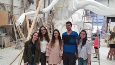 Quintos de 2017 en el taller fallero