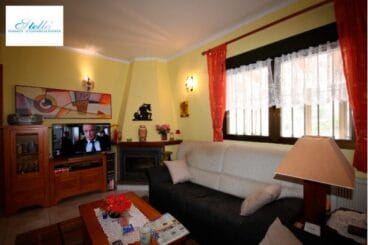 sala-de-estar-chalet-a-la-venta-stella-inmo-consulting-590×393