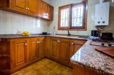 Algarrobo Villa cocina Aguila Rent a Villa