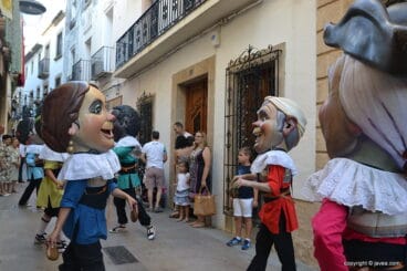 Cabezudos en las Danzas del Corpus