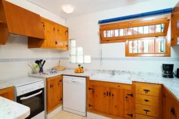 Cocina luminosa Villa Bernia Aguila Rent a Villa