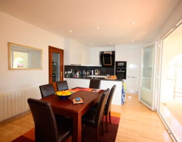 Cocina y sala de estar Villadom Spain