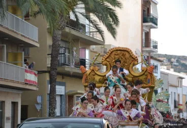 Desfile de carrozas de Fogueres 2017