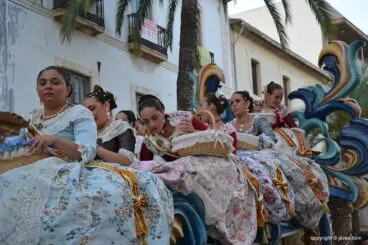 Diversión en el desfile de carrozas