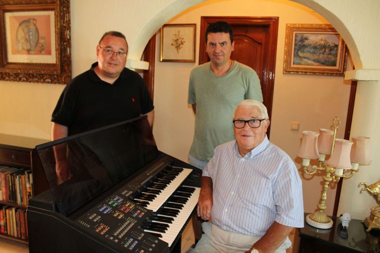 Donación de un órgano a la Escuela de Música de Benitatxell