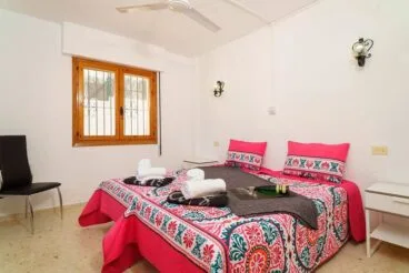 Dormitorio doble Villa Bernia Águila Rent a Villa