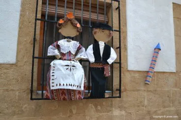 Decoración de la calle engalanada