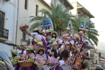Desfile de carrozas de Fogueres 2017