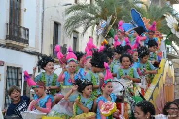Desfile de carrozas de Fogueres 2017