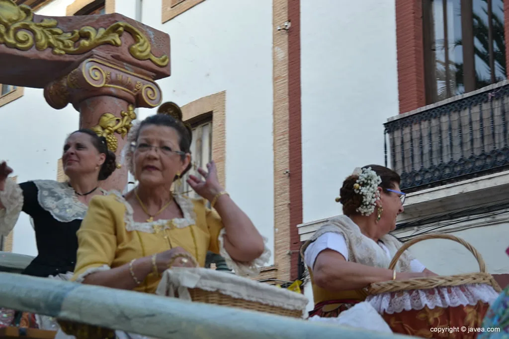 Desfile de carrozas de Fogueres 2017