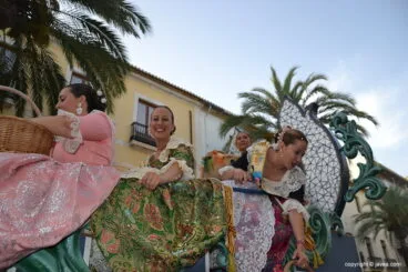 Desfile de carrozas de Fogueres 2017