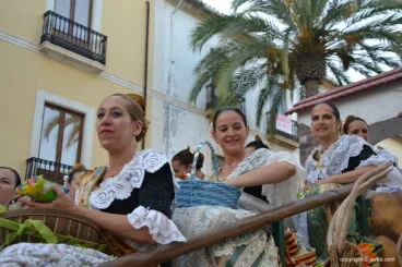 Desfile de carrozas de Fogueres 2017