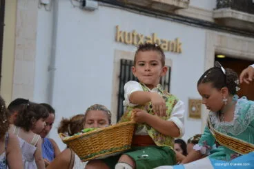 Desfile de carrozas de Fogueres 2017