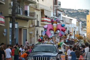 Desfile de carrozas de Fogueres 2017