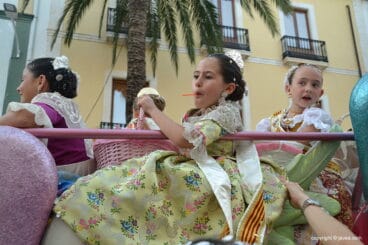 Desfile de carrozas de Fogueres 2017