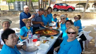 Grupo de amigos en el Día de las Paellas de las Amas de Casa