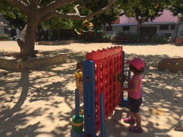 Juegos tradicionales en el Día del Niño de Fogueres