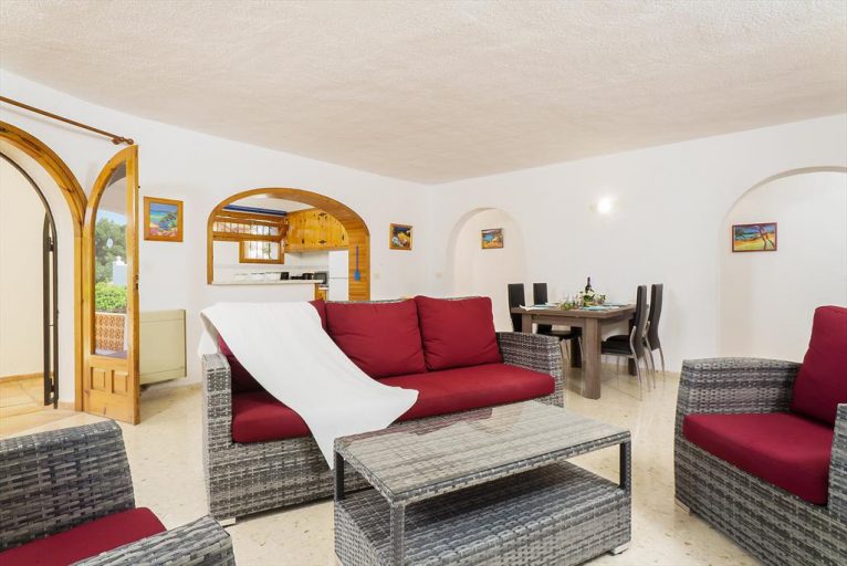 Wohnzimmer mit Terrasse Villa Bernia Aguila Rent a Villa