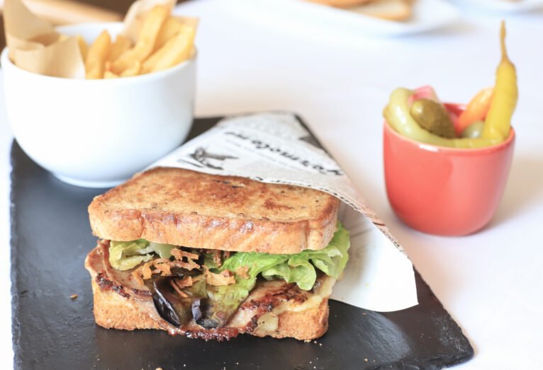 Sandwiches y bocadillos en A Vora Mar Lounge Bar, el concepto más informal de Restaurant Noguera