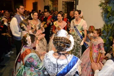 Serenata de la Tuna a Reinas, damas y presidentes