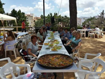 Socias de la Asociación con la paella