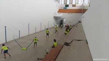 Alumnos del Campus de verano cd javea en el Trinquet