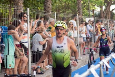 Ángel con su bicicleta