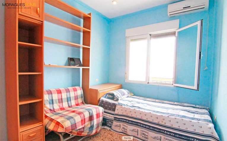 MORAGUESPONS bright bedroom Mediterranean Houses