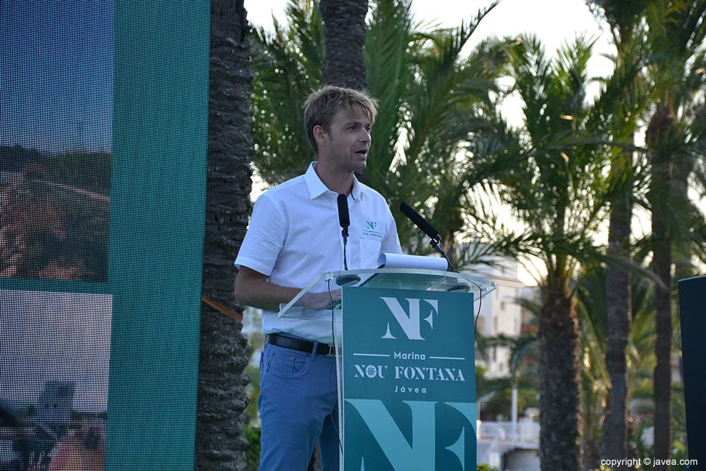 El director comercial presentó el acto
