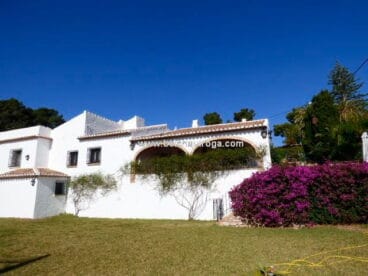 Fachada de la casa Inmobiliaria Belen Quiroga
